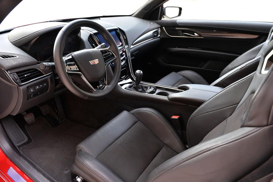Интерьер Cadillac ATS-V Coupe 2015 года  (фото 46 из 100)